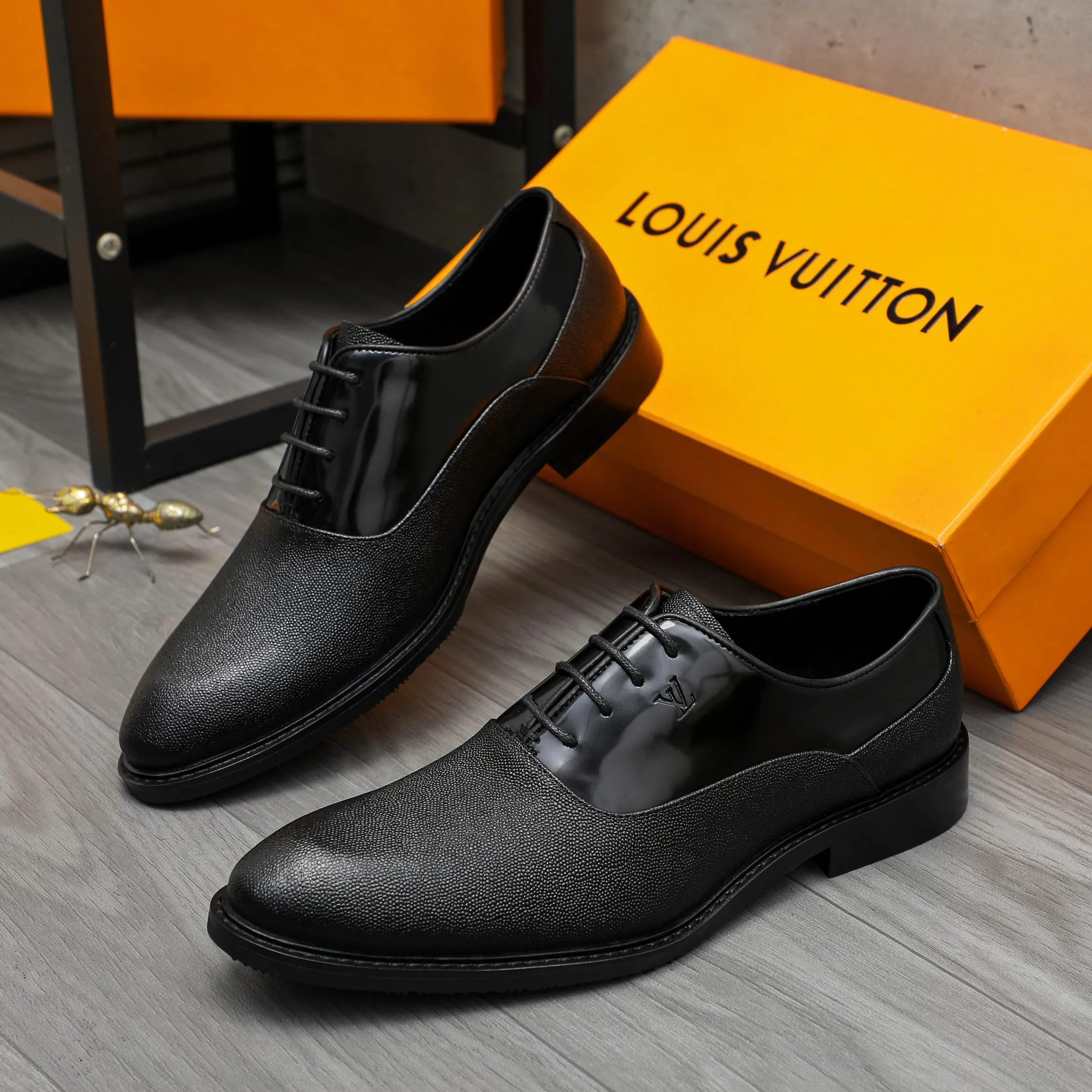 Men's men's shoes 💰p460 Product trademark: LV (Louis Vuitton) business lace-up formal leather shoes. Regular size: 39-44 (38.45 custom-made, non-returnable) Product materials: Selected grained cowhide stitching pearlized cowhide upper, cowhide lining, original rubber outsole